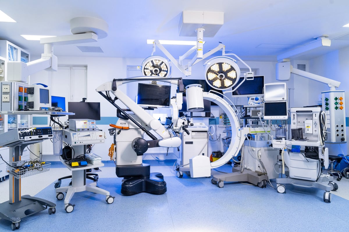 High-tech neurosurgical workstation with C-arm